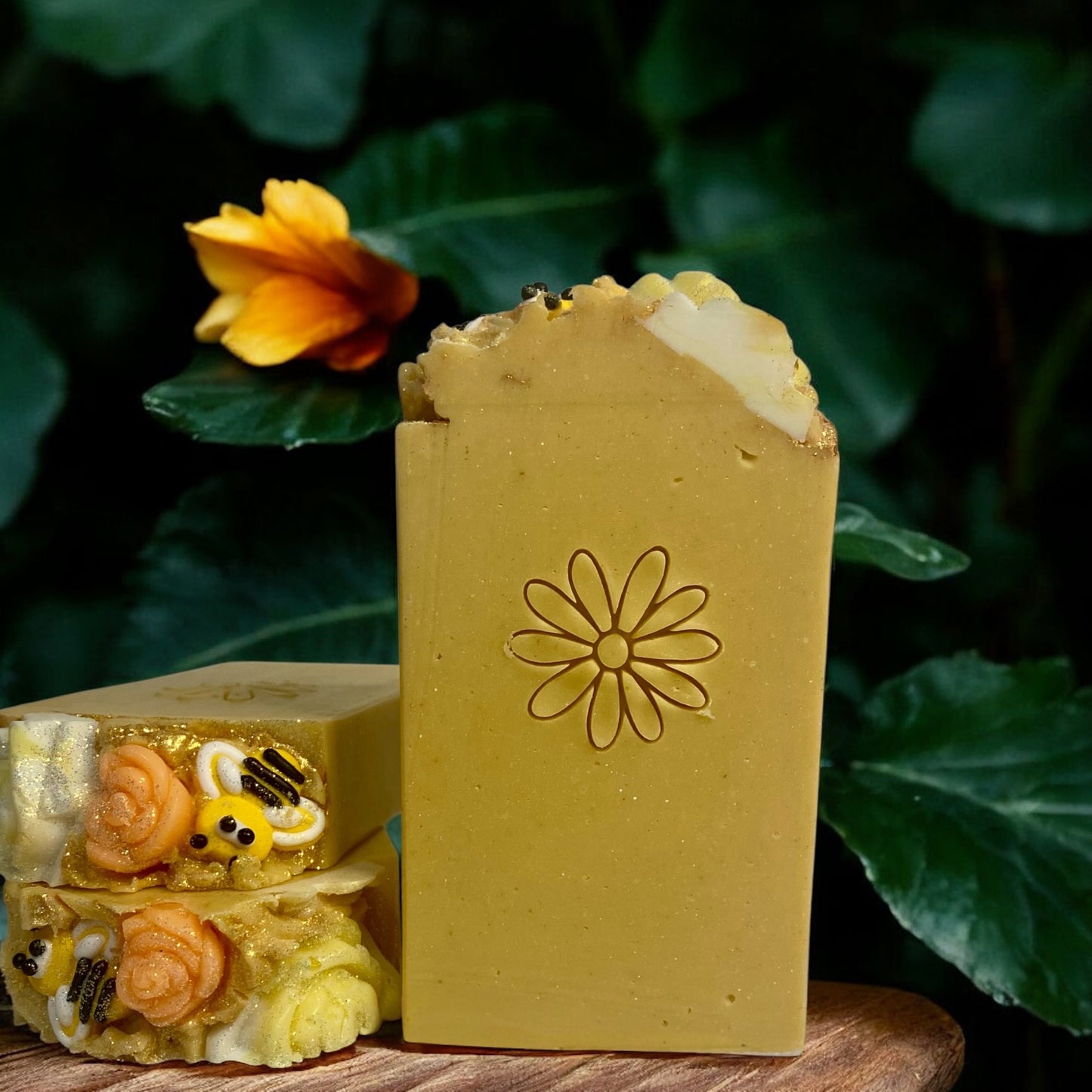 ARTISAN SOAP - Honey Hibiscus 🌺🍯 | Sweet Floral Blend